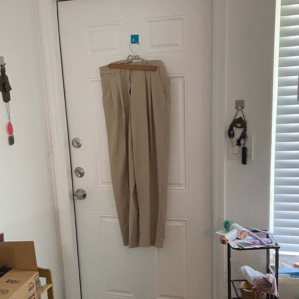 Women’s khaki Pants